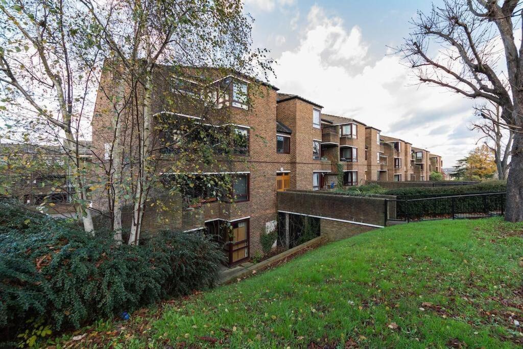 Spacious Two Double Bedroom Flat London Bagian luar foto